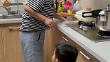 就算百万粉丝的网红也是普通人，顾及工作就没有办法照顾孩子，照顾的好孩子我就得放下工作，当妈太不容易了