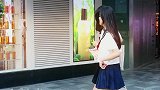 街拍：穿JK制服逛街的小姐姐特别有自信