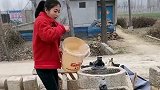 几百年的老东西了，给一辆路虎我都不换，这可是我们家的传家宝！