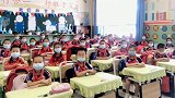 班主任教学生课前“律动舞”，舞姿优美霸气十足，有这样的老师太