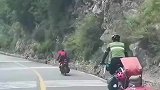 在川西偶遇外国友人，带着孩子骑行川西小换线
