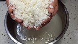 中秋节到了，蓉姐做一份四川小吃糍粑，酥脆软糯又香甜，美味极了