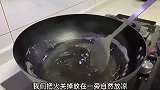 腌腊八蒜只放醋可不行！小技巧揭秘，一晚变绿清脆开胃