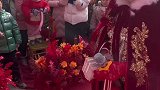 婚礼当天公婆给新娘10万改口费，新娘这声爸妈没白喊