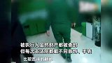 女子藏匿300万元，法官上门搜查发现满屋诡异绿光，女子：找大师算过，绿色吉利