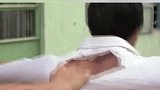 男子想要教训小伙，不料因西瓜皮导致惨案，太搞笑了