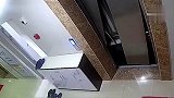当时只听到地震般巨响！福建一小区电梯门瞬间被撕裂