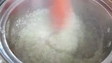 7个月的宝宝吃这种断乳食，完全忘了母乳这件事，吃相太可爱了