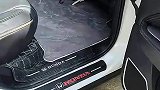 给汽车铺瓷砖，这想法不错