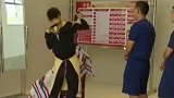 聋哑小伙坚持了年上门为消防员理发不涨价，消防员主动给他涨价！