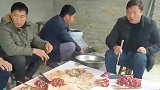 切好鲜肉直接蘸料入口，大家见过这样吃肉的吗