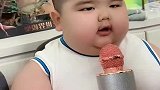小胖子演唱歌曲串烧，网友：我心脏不好，被你吓坏了！