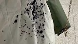 陕西西安：男子街头恶意泼墨，数名女性中招