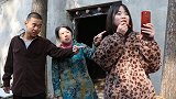 短剧：哥哥刚去世嫂子每天浓妆艳抹出门，弟弟偷偷跟踪，结局感人