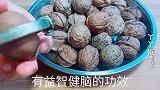 “核桃仁”去皮有什么好方法？掌握这个小技巧，轻松去皮好吃不苦