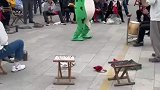 有的人表面是戴上了面具