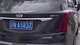 人行横道上停满车，原因竟然是这样