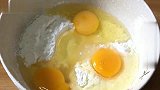 早餐新做法，1杯酸奶，1碗面粉，3个鸡蛋，一搅一卷，十分钟