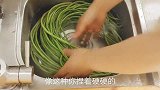家里豆角吃不完，教你两种做法，好吃又下饭，放一年都不坏