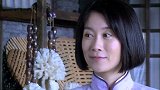 一群渔民将供销社围的水泄不通，地痞们惊恐万分,王大凯趁机混入离开了供销社。
