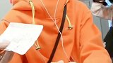 宋继扬给人一种书生的感觉，温润如玉，气质如兰
