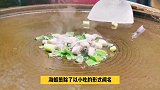 海蛎煎是闽南地区的特色小吃之一，厦门之旅必须打卡！你们吃过吗