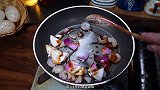 虾仁煮几分钟会熟，虾仁像我这样煮3分钟就会熟