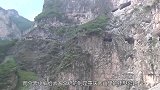 重庆大山里的挂壁公路，建在800米的悬崖峭壁上，很少人知道