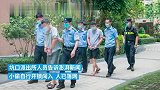 摄像头记录“小偷入室盗窃发现有人后淡定离开”，已被抓获