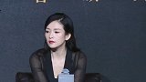 章子怡亲自改造衣服，中间出差错剪到工作人员，效果惊人一衣多穿