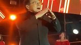 小演员表演失误，一脚踹到功夫巨星，功夫巨星三秒回神