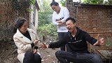 二货吹牛自己受伤是见义勇为，没想自己的媳妇就在身后，悲催了
