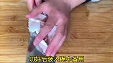 原来饭店手撕包菜是这样做的，做法简单，技巧全在这里，真解馋