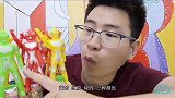 眼镜哥吃趣味“奥特曼糖果”酸甜清凉，自制果冻水润爽滑，超满足
