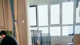 女主人引诱狗狗出去玩，你快说一句你干嘛去