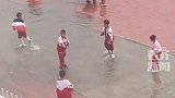 雨后的操场变水上乐园  儿时的快乐啊