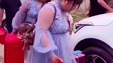 接伴娘是最开心的事