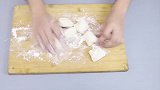 饺子皮还用擀？抓紧学会这诀窍，一次做出一锅饺子皮，不学真亏！