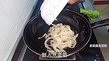 家常菜“青椒水面筋”，千万别加水了，这样炒比肉还好吃
