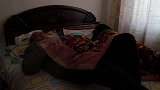 小伙说话爱拽文，晚上睡觉让蝎子咬了一口，一下把这毛病治好了