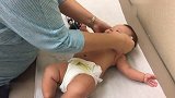 4个月宝宝体检，这一身肉肉太养眼了，好可爱的娃