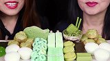 母女俩今日份绿色抹茶味甜食