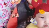 今天是正月初五，带上我的两个孙女，祝粉丝们财源滚滚，发大财