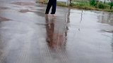 天在下雨我在想你