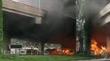 上海一停车场着火黑烟直冲云霄 多辆车被烧毁