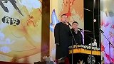 岳云鹏：岳云鹏趁郭德纲不在，在台上学老郭唱歌，好搞笑