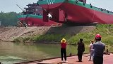 来看看新船是怎么下水的，这阵仗也太大了！
