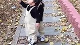 我就是这条街最靓的仔,走起路就要大摇大摆,哈哈女汉子气质暴