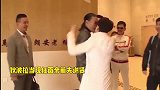 狄波拉和谢贤当着现任面亲前夫，两人的神仙感情