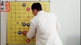 街头摆上了一盘象棋骗局 第一步先动哪个炮 艺人就知道你的下场